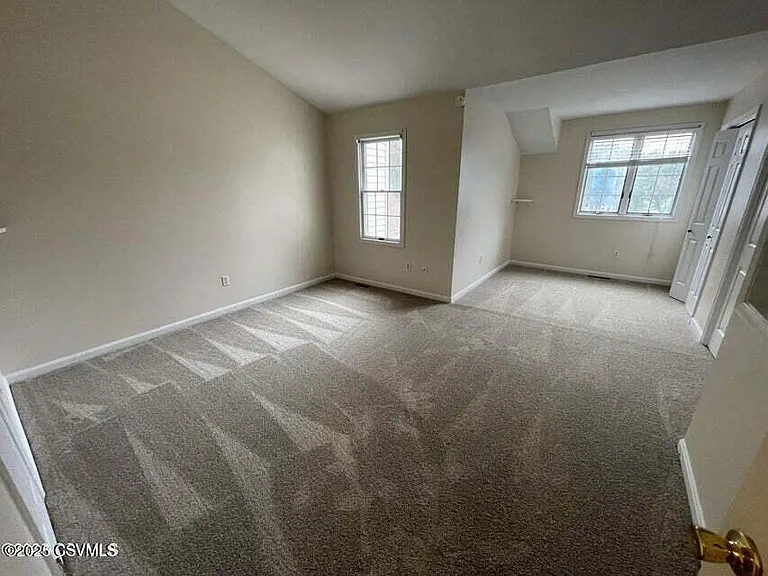 517 Meadow Ln — Photo 7