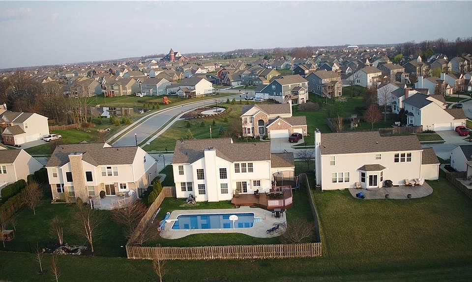 1st image of 16671 Lakeville Xing