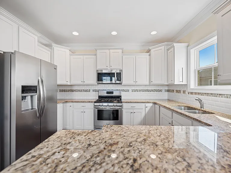 4629 Lee Ave — Photo 9