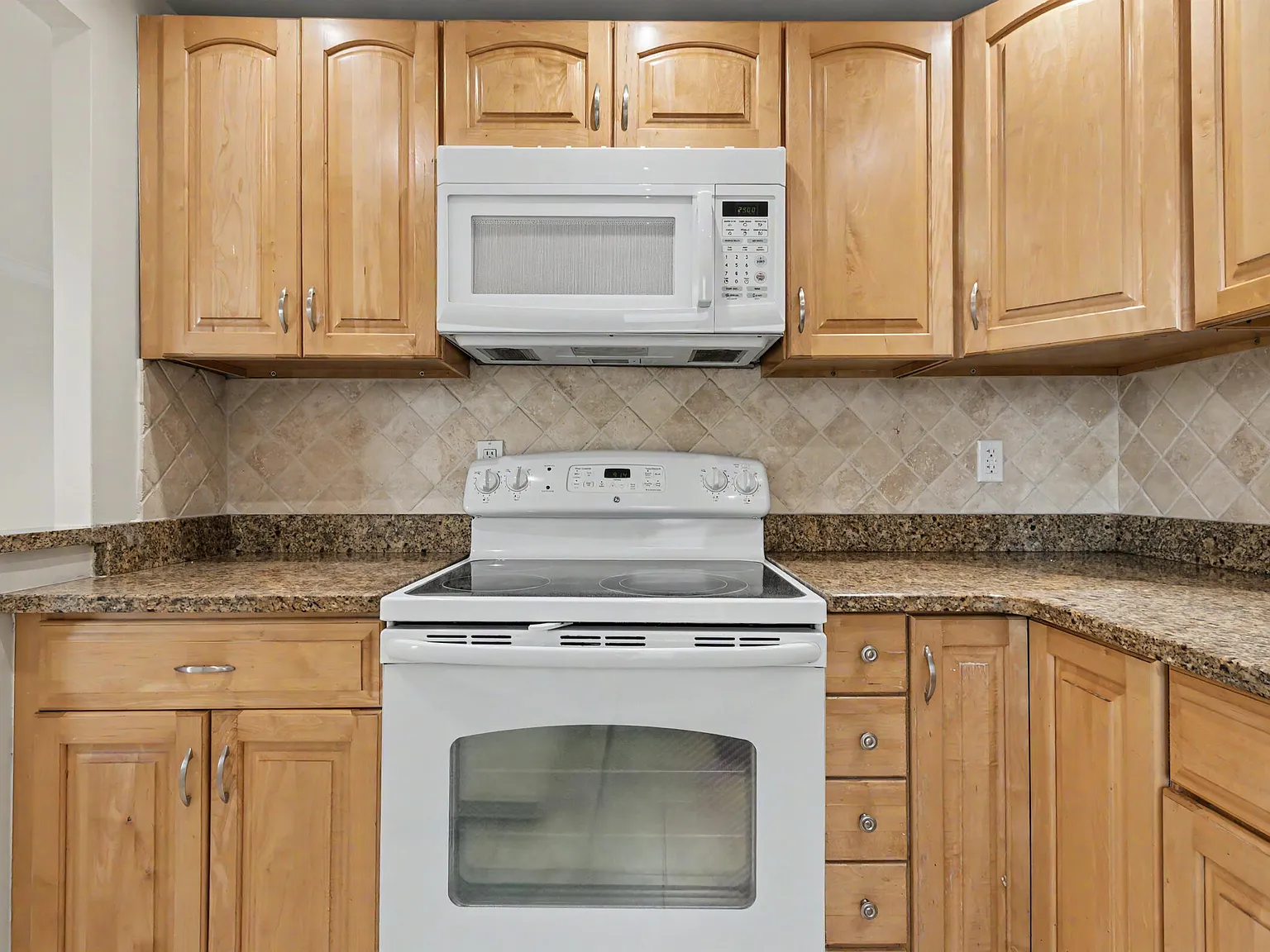 1 bed, 1.0 bath, 710 sqft, $1,900 — Photo 4