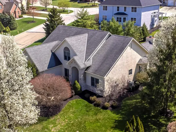 5866 Highland Hills Dr, Westerville, OH 43082