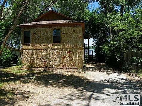 3rd image of 1104 W Lake Dr