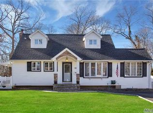 29 Chester St, East Northport, NY 11731