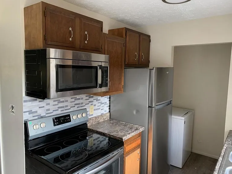 240 Collier Dr — Photo 1