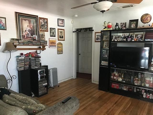 2nd image of 117 E Paradise Ave
