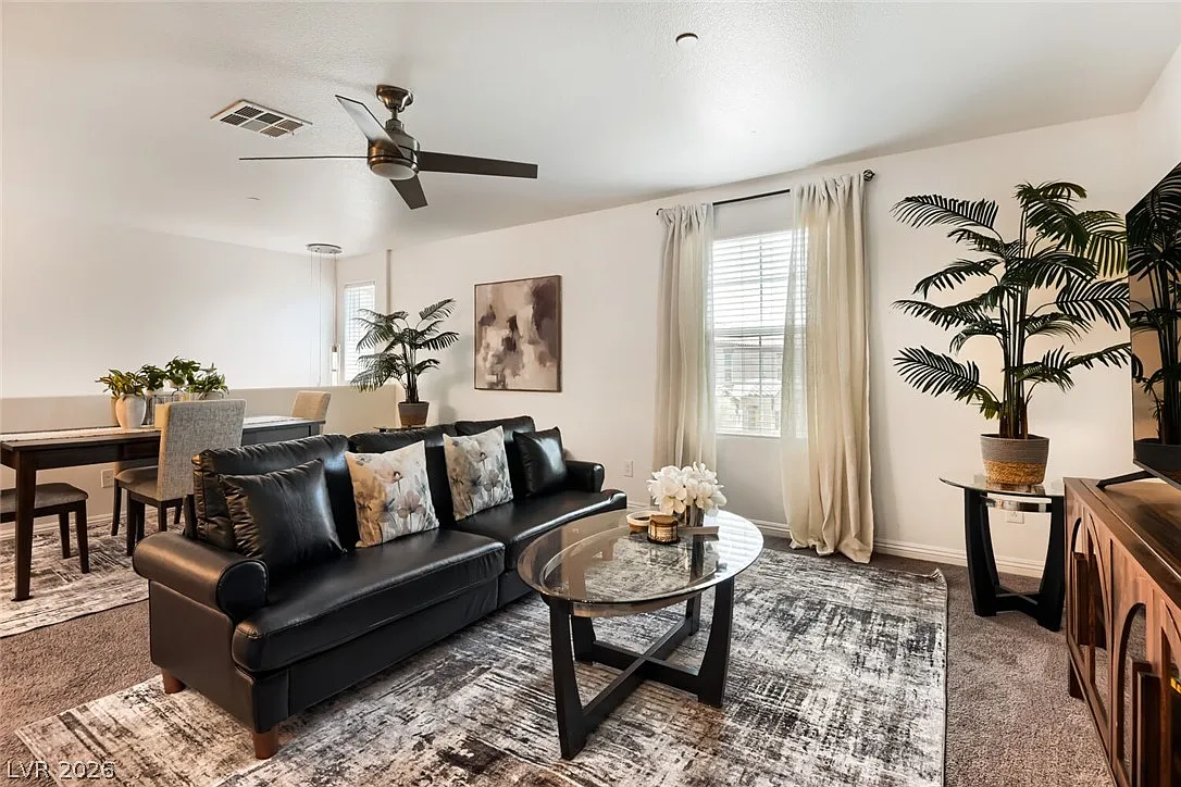 3 bed, 2.0 bath, 1298 sqft, $2,797 — Photo 3