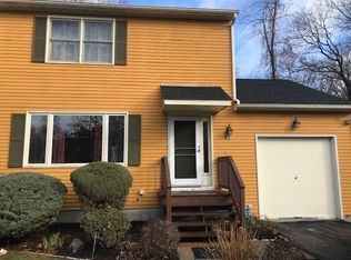 41 Governors Hl, West Warwick, RI 02893