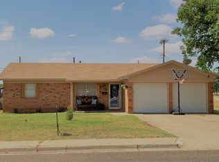 304 Hickory St, Levelland, TX 79336