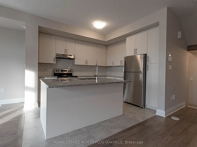 2468 Badger Cres — Photo 10