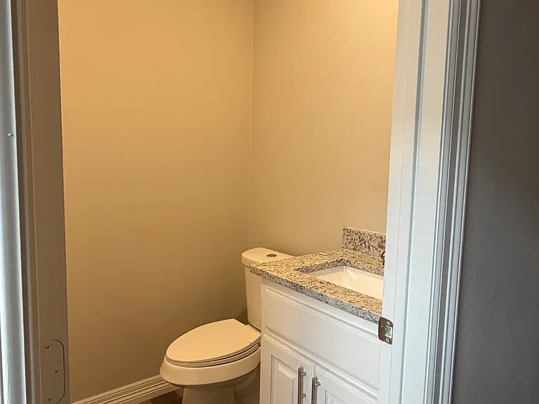 806 Walnut St — Photo 12
