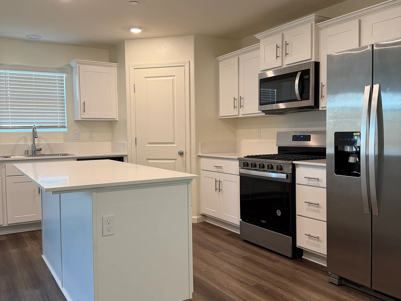 5 bed, 2108 sqft, $2,750 — Photo 4