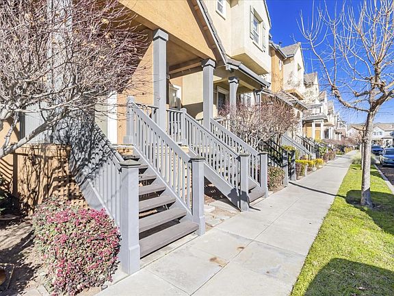 3rd image of 1115 Yates Way