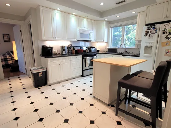 250 School St #1, Somerville, MA 02145