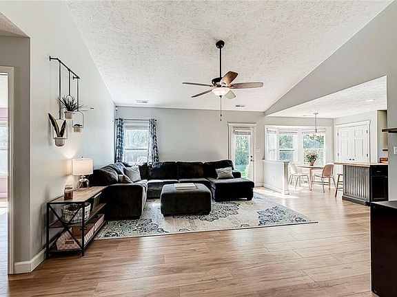 4th image of 6265 Saddletree Dr