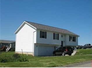 27 Beth Dr, Fairchance, PA 15436