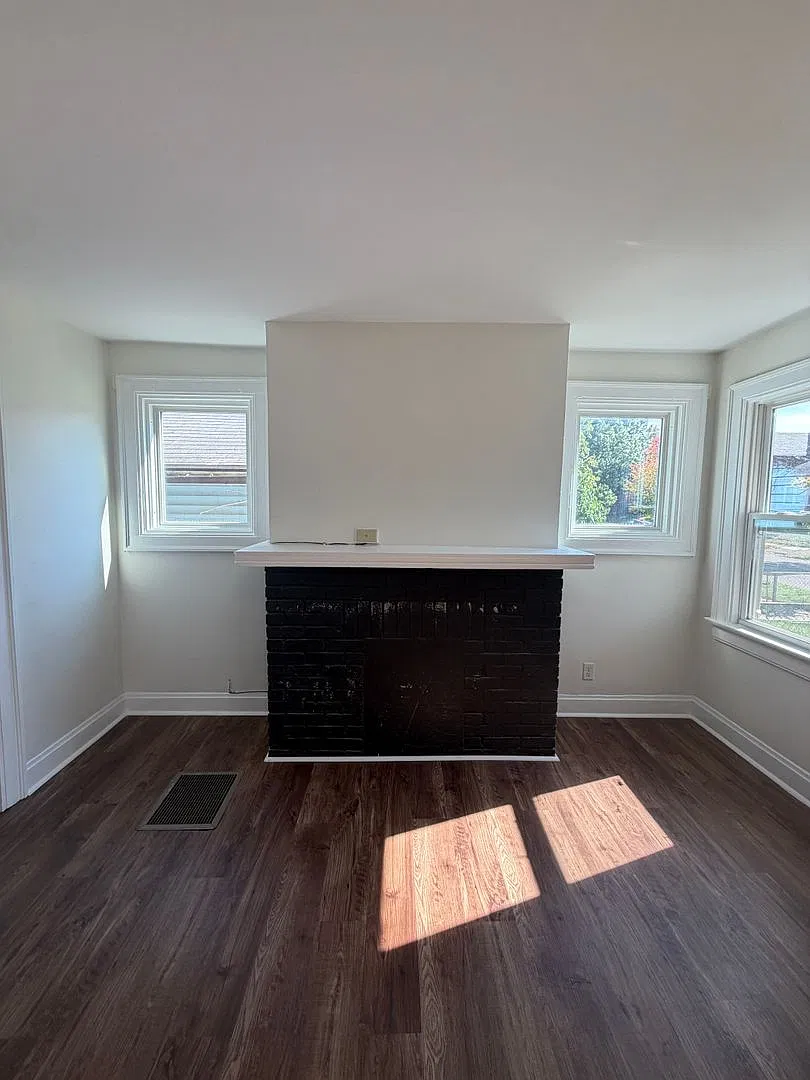 618 East 4th Avenue — Photo 4