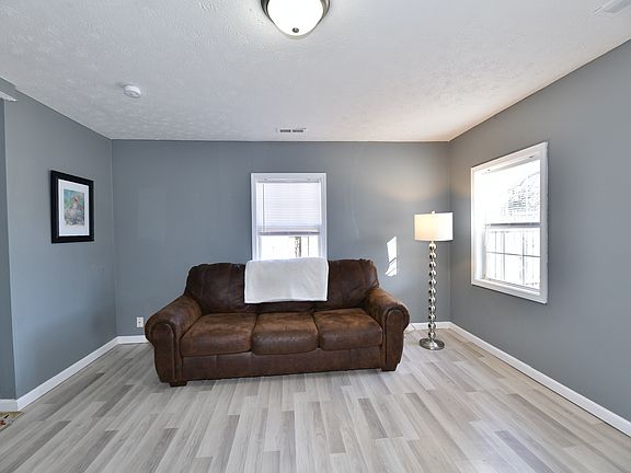 5th image of 272 Walnut St