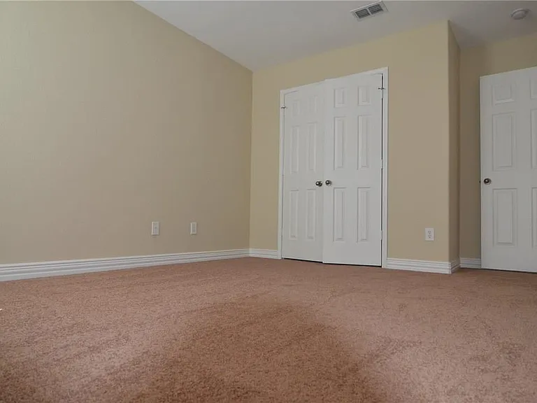 913 Fleming St — Photo 10