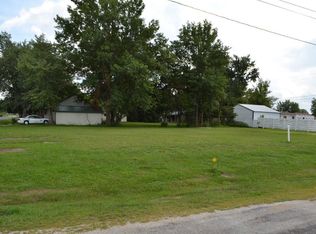 507 N 8th St, Altamont, IL 62411