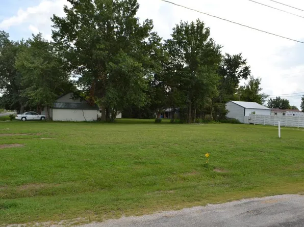 507 N 8th St, Altamont, IL 62411