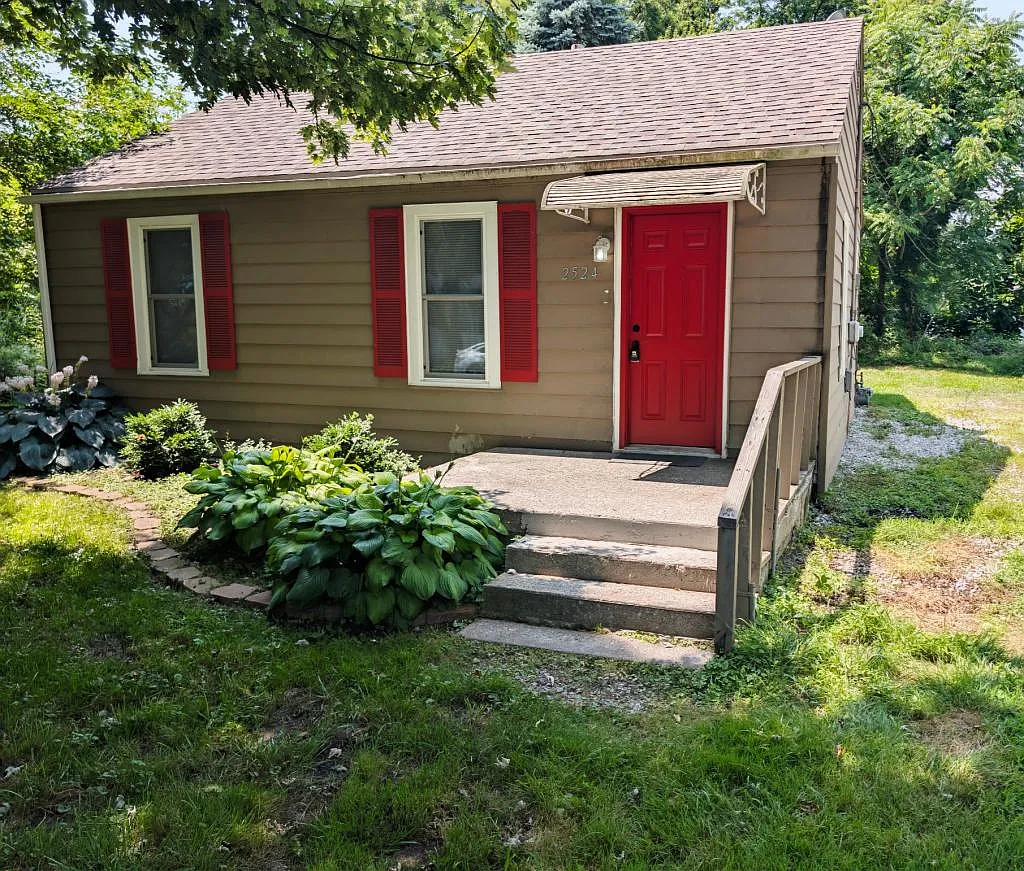 2524 Cass St — Photo 1