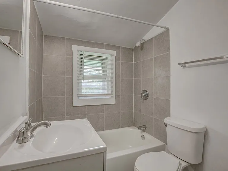 512 Maple Ave — Photo 9