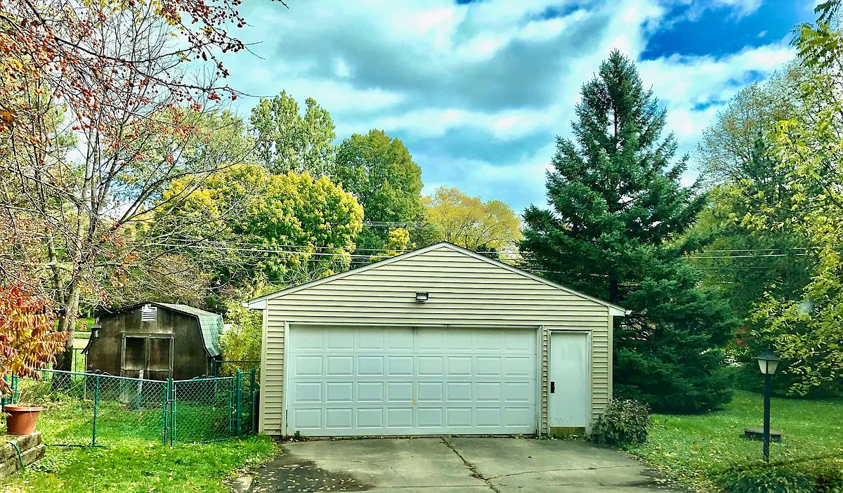 Building Photo - 1320-1322 Delta Dr