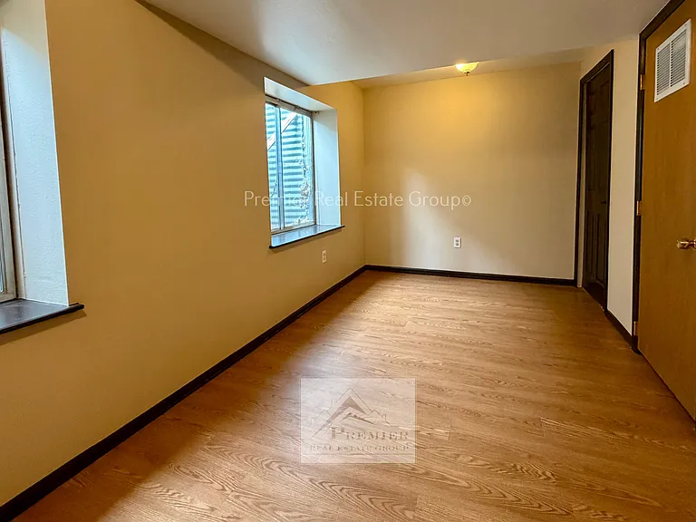 1428 Coolcrest Dr — Photo 10