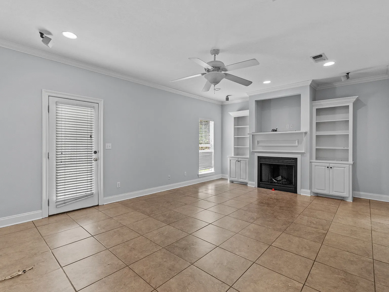 4 bed, 1963 sqft, $2,800 — Photo 3