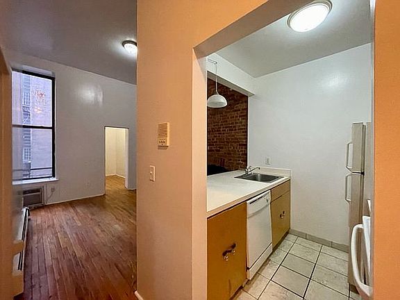 4th image of 2034 5th Ave #Ba