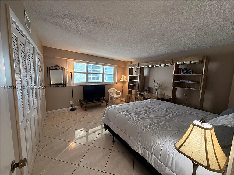 4100 Galt Ocean Dr #1706 — Photo 31