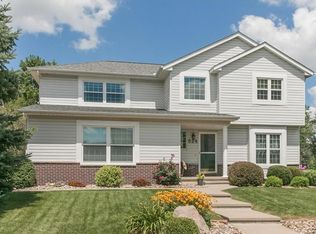 624 Huntington Ridge Rd NE, Cedar Rapids, IA 52402