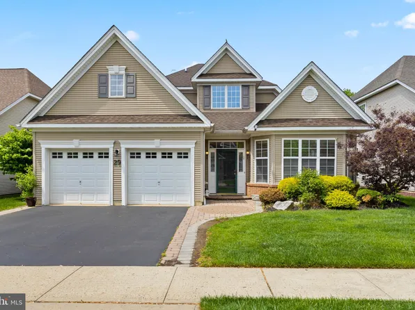 29 Monte Carlo Dr, Hamilton, NJ 08691