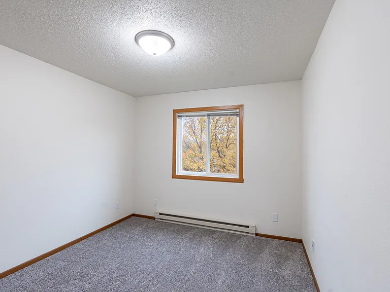 Fargo, ND Brownstone Apartments | 21C | Bedroom
