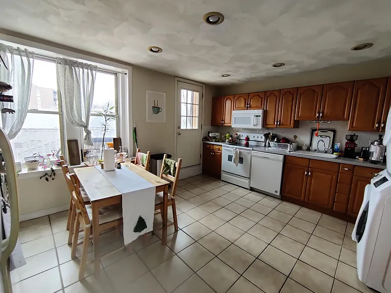 152 Harvard St #7 — Photo 22