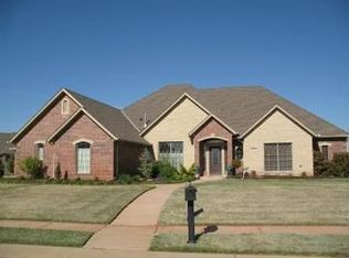 22960 Cove Wood Cir, Edmond, OK 73025
