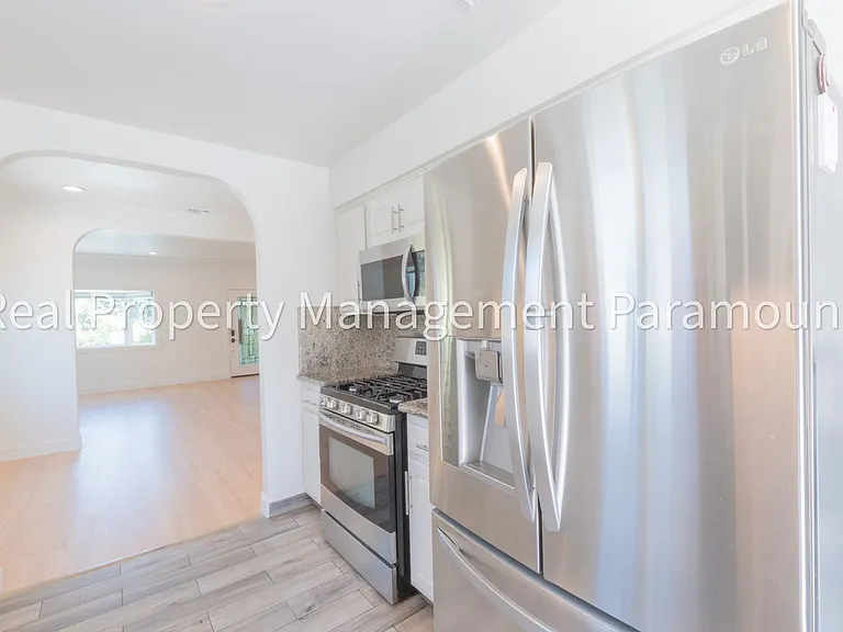 1867 S Redondo Blvd — Photo 40
