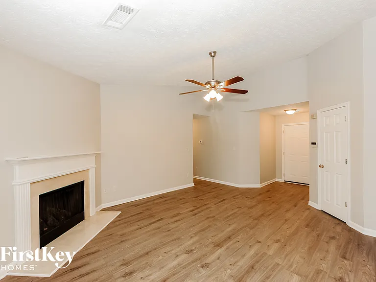 5255 Hillcrest Glenn Dr — Photo 4