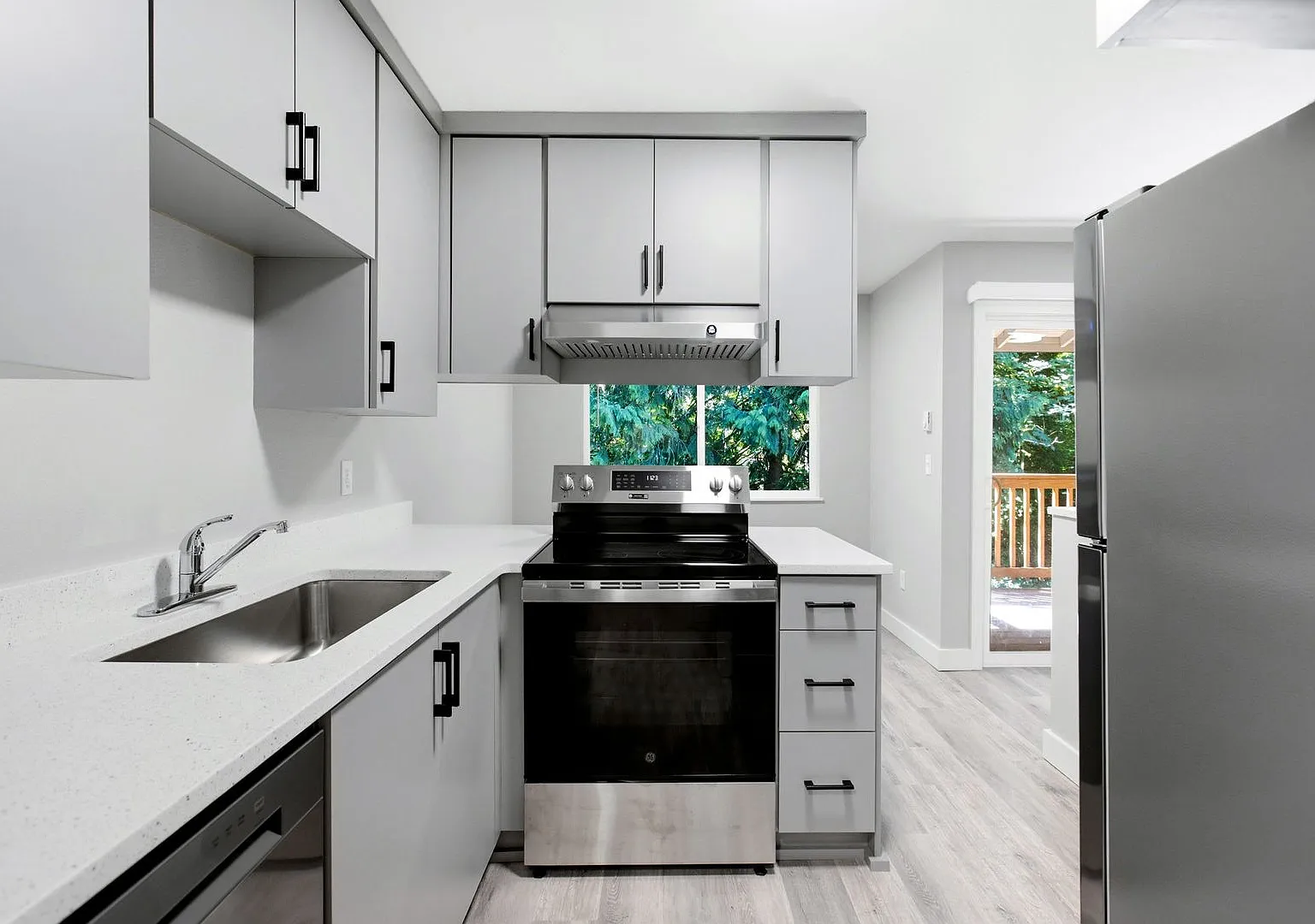 **1 Month Free** With 12 Month Lease Water, Sewer & Garbage Paid! — Photo 1