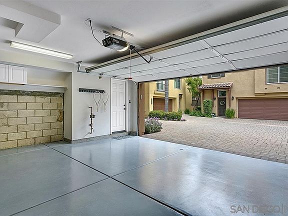 4th image of 2673 Villas Way