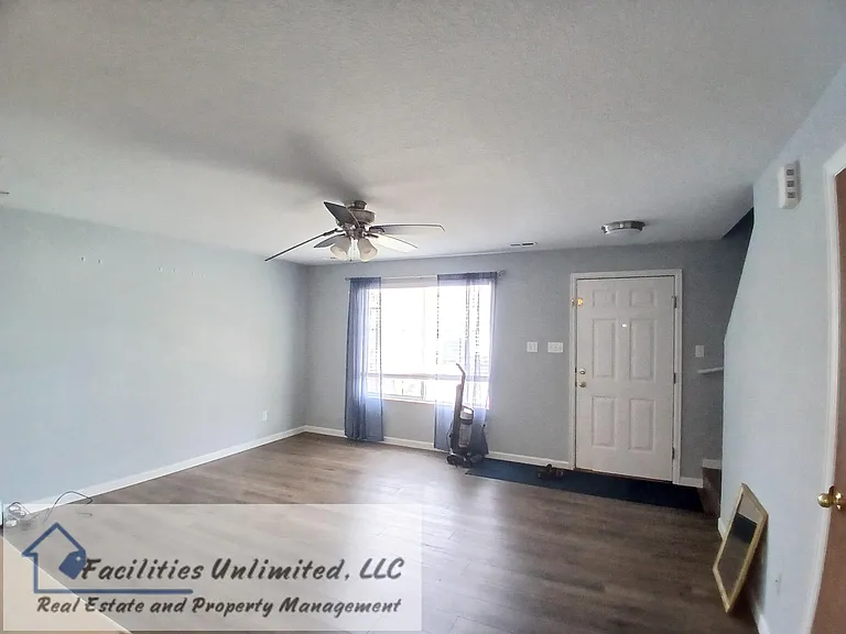 6135 Shamrock Cir — Photo 3