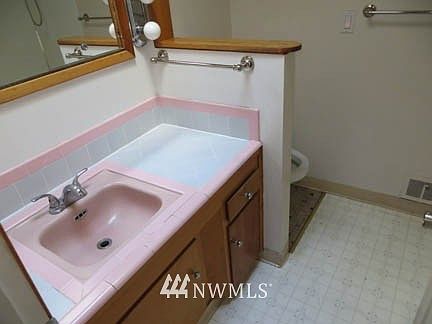 5th image of 8016 Westshore Drive SW