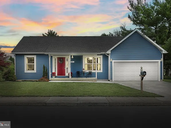 301 W Myrtle St, Littlestown, PA 17340