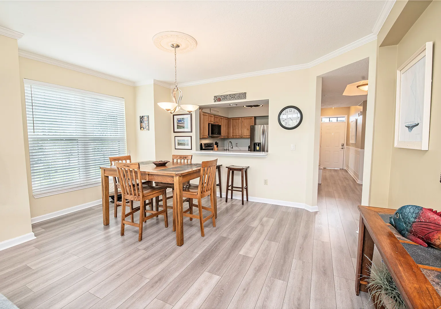 3 bed, 1464 sqft, $3,200 — Photo 3
