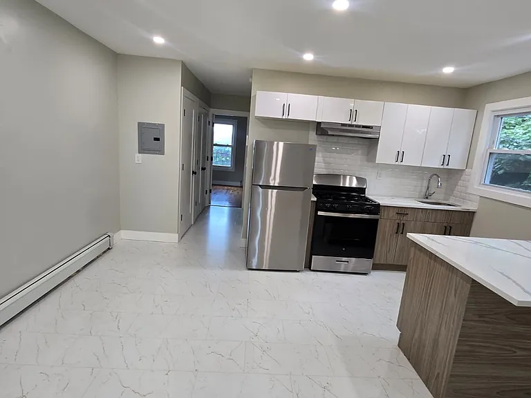 9 Stecher St #2R — Photo 1