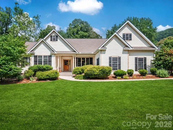 122 Twin Courts Dr, Weaverville, NC 28787