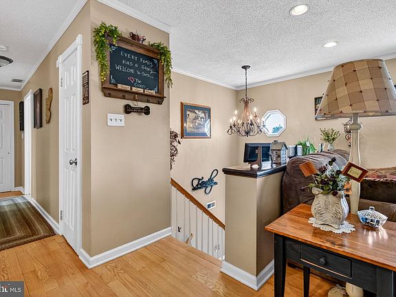5th image of 29 Brookstone Dr