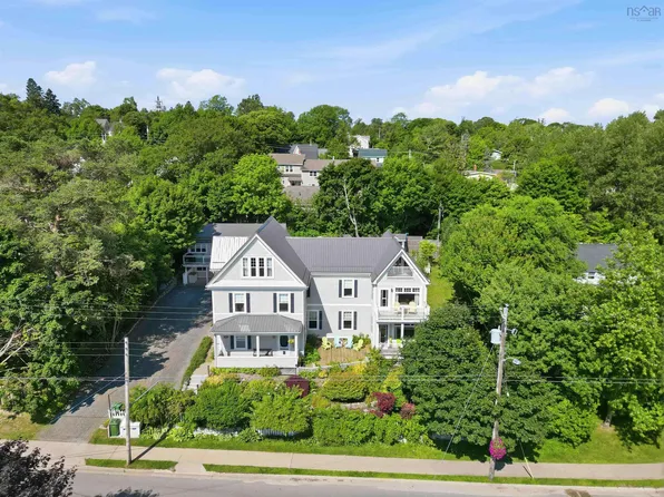 123 Duke St, Chester, NS B0J 1J0