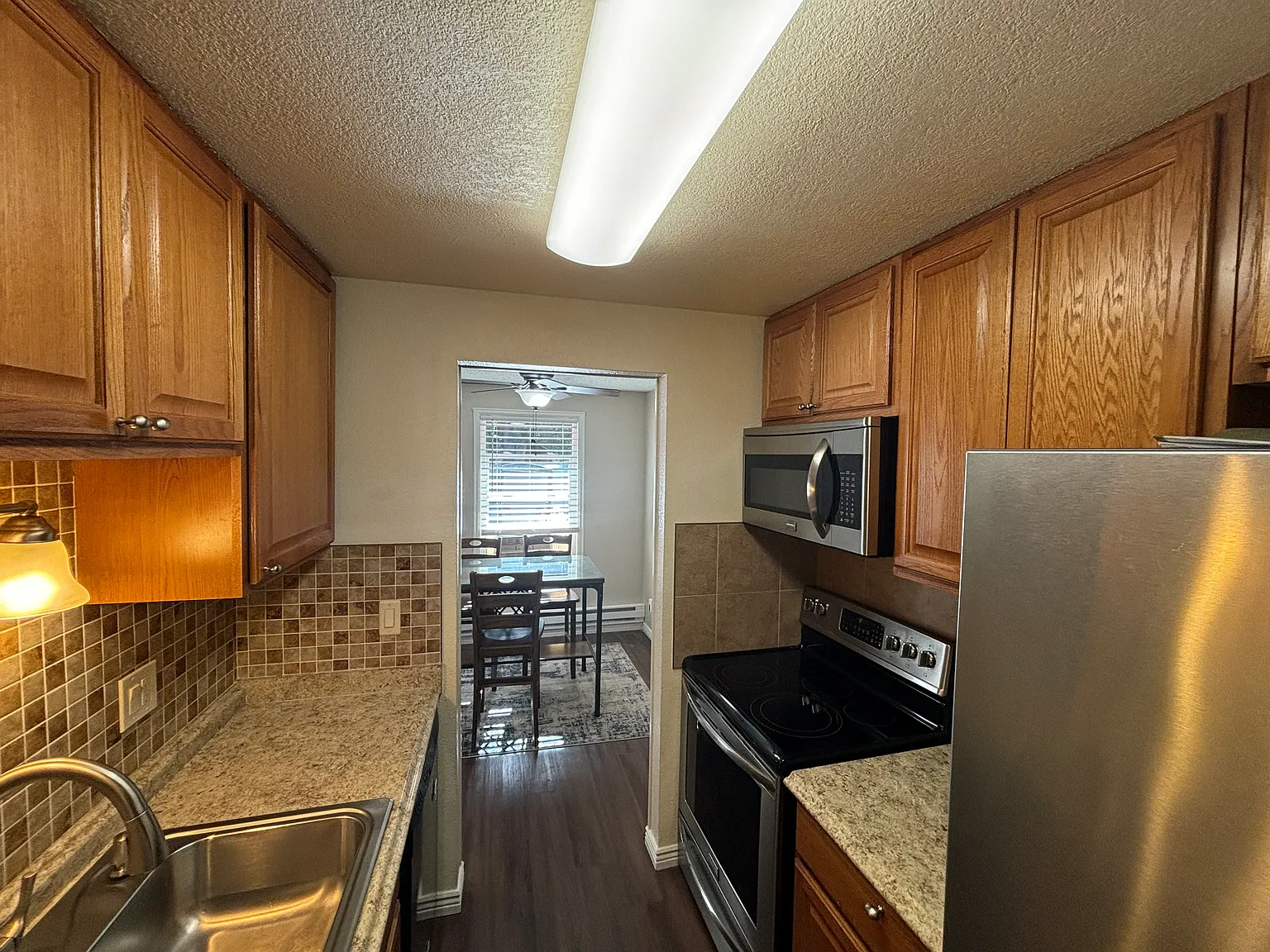 2 bed, 900 sqft, $2,050 — Photo 2