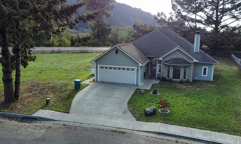 1st image of 131 Salmon Ave